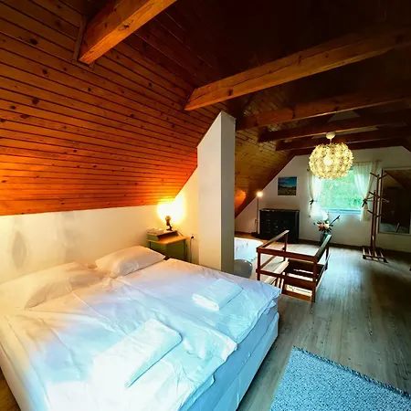 بيت للعطل Fairy Tale On Water Stream, 30 Minutes From South Prague *