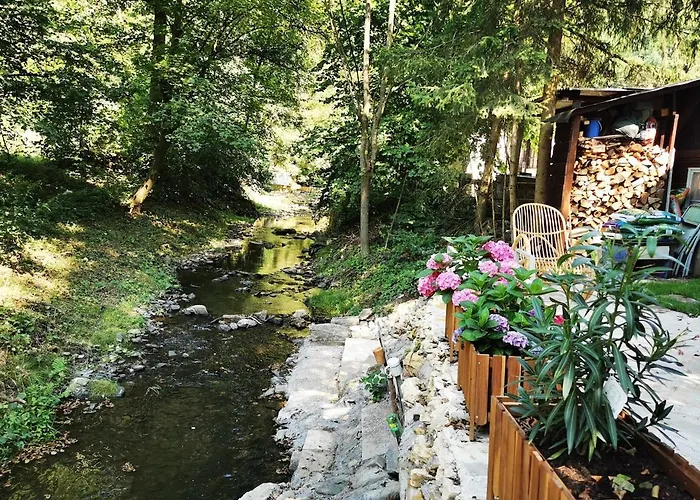 بيت للعطل Fairy Tale On Water Stream, 30 Minutes From South Prague