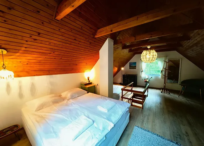 بيت للعطل Fairy Tale On Water Stream, 30 Minutes From South Prague *